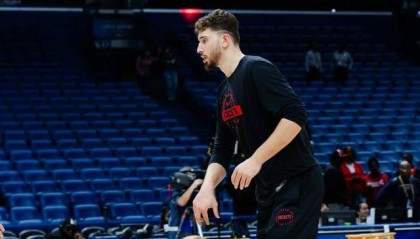 九五至尊VI-申京眼神防守，13+8+7伪全能 火箭队锋线三分10中1 失去射手定位